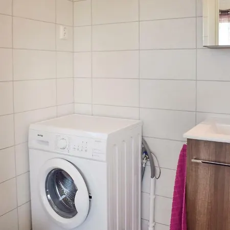 Pet Friendly In With Kitchen *