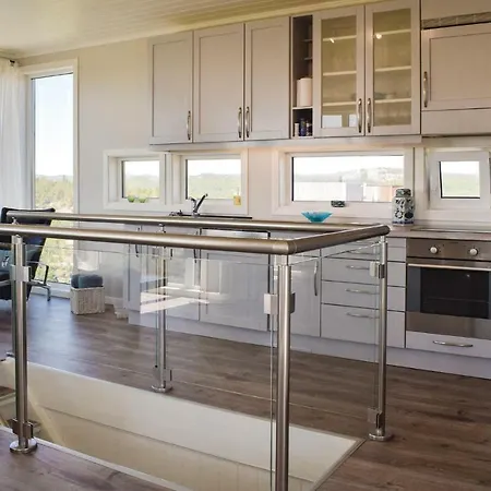 Pet Friendly In With Kitchen