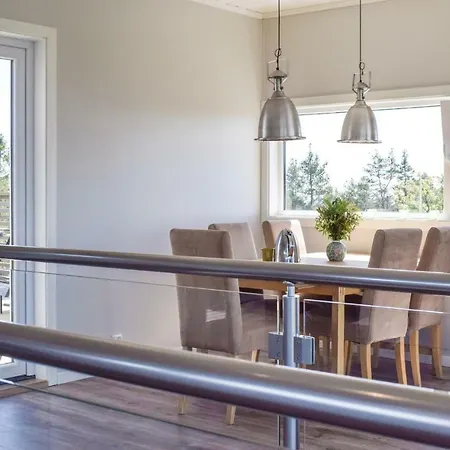Four-bedroom In Casa vacanze Sondeled