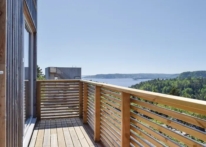 Four-bedroom In Hébergement de vacances Sondeled